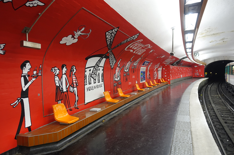 Insipration graphique à la station de métro Pigalle à Paris prise le 19-09-2018