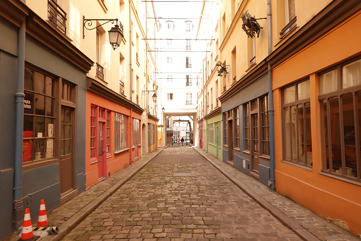 Insipration graphique dans une impasse du 12ème arrondissement de Paris prise le 07-08-2024