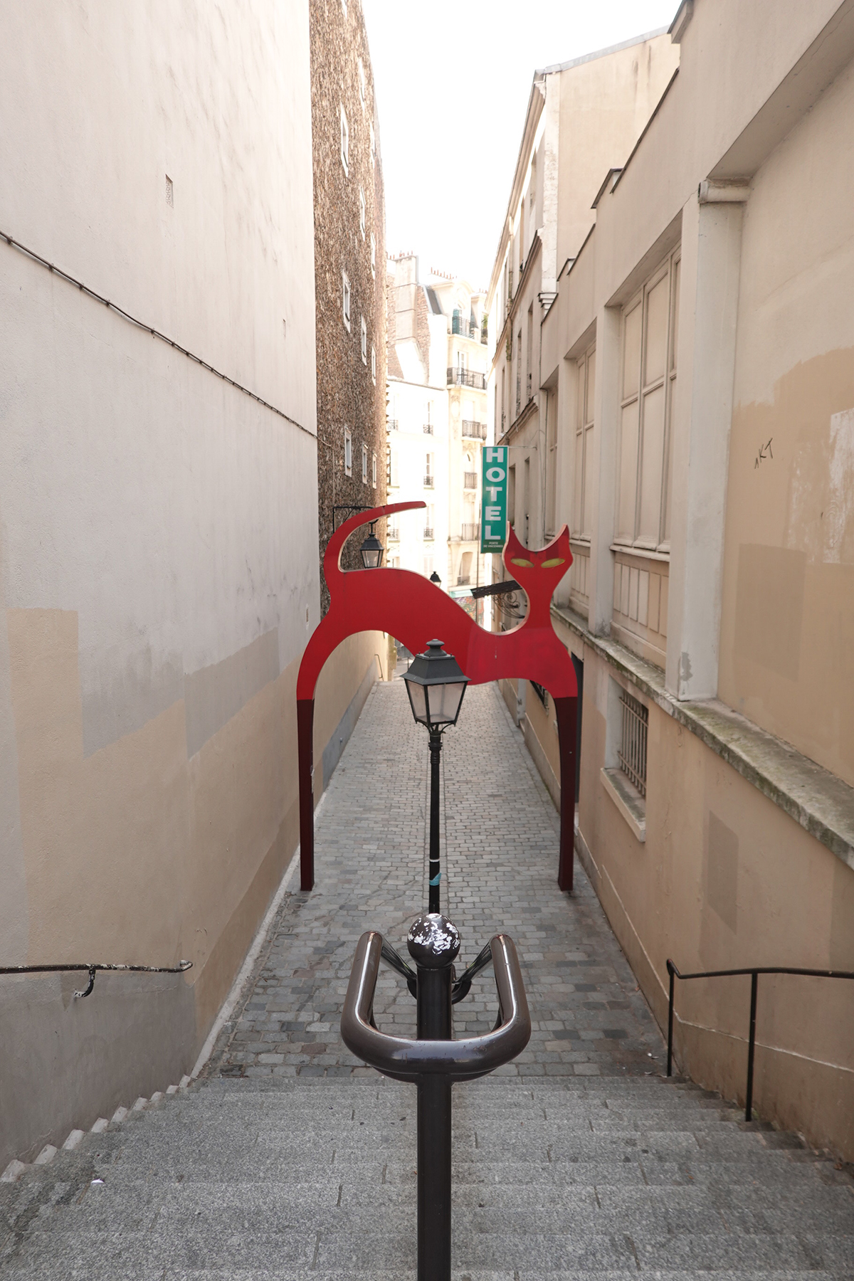 Insipration graphique dans une impasse du 12ème arrondissement de Paris prise le 14-08-2024