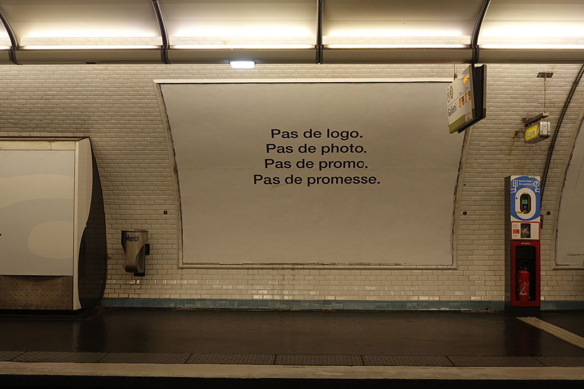 Insipration graphique dur une publicité dans le métro Parisien prise le 09-01-2025