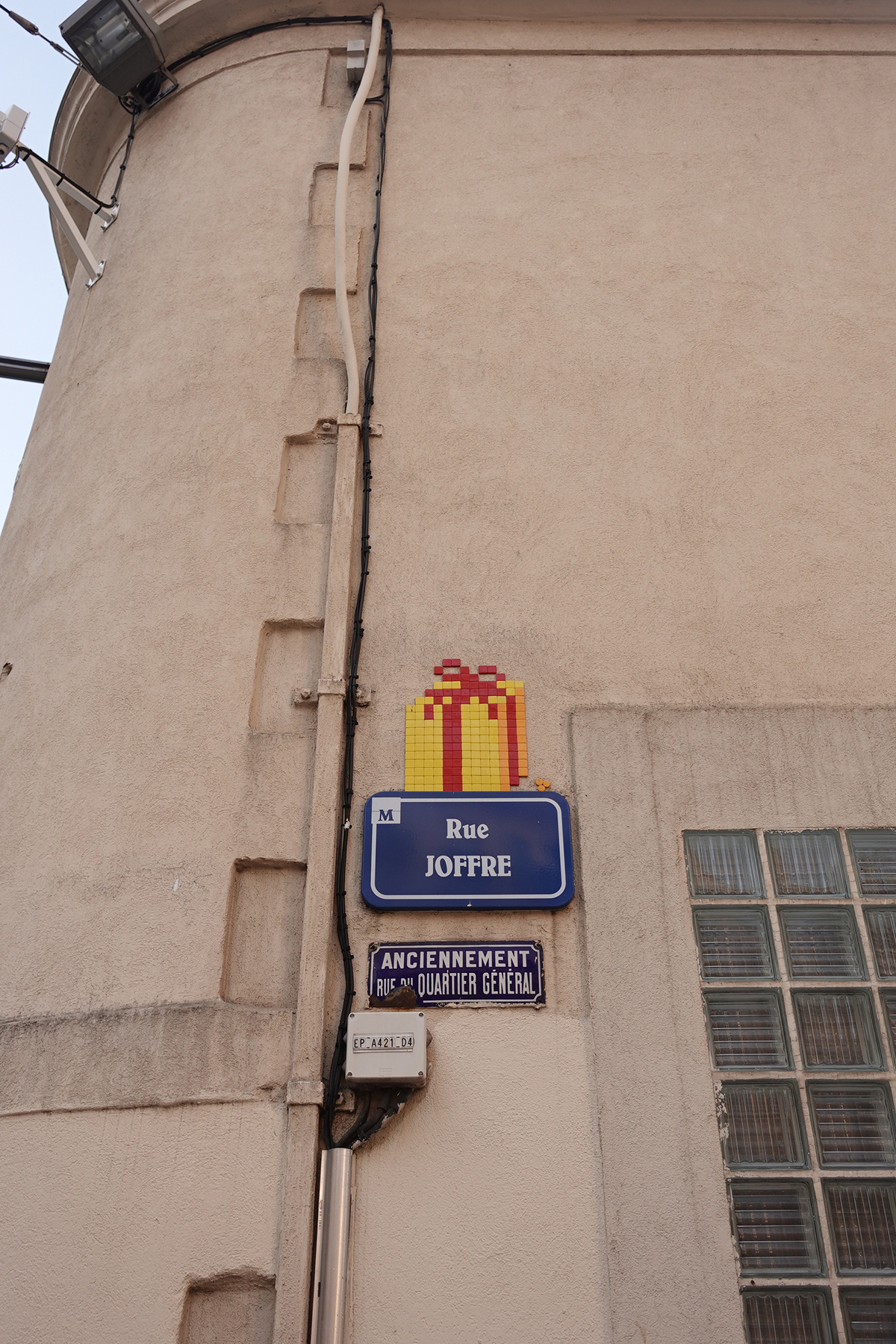Insipration graphique dans la rue Joffre à Montpellier prise le 25-05-2025